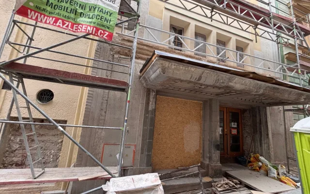 Oprava kina Varšava v Liberci potrvá déle, problém je s průsakem vody