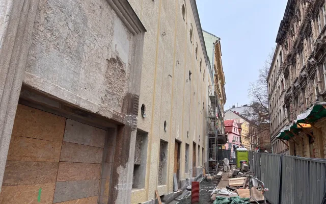 Oprava kina Varšava v Liberci potrvá déle, problém je s průsakem vody