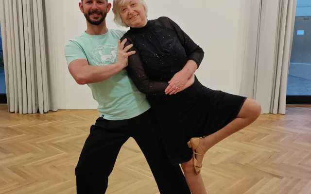 Paní Nikulinová se svým tanečníkem Janem Kohoutem při treninku na seniorskou StarDance 2024