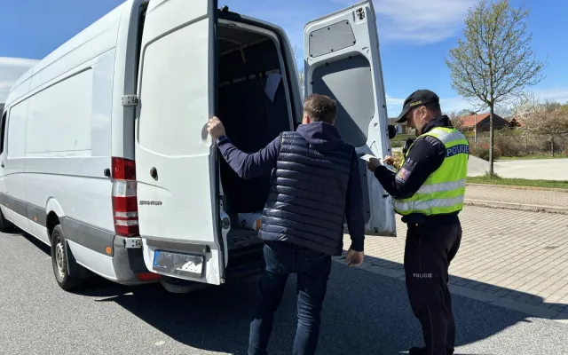 Alarmující čísla. Ze sedmi kontrolovaných náklaďáků v Turnově bylo pět přetížených