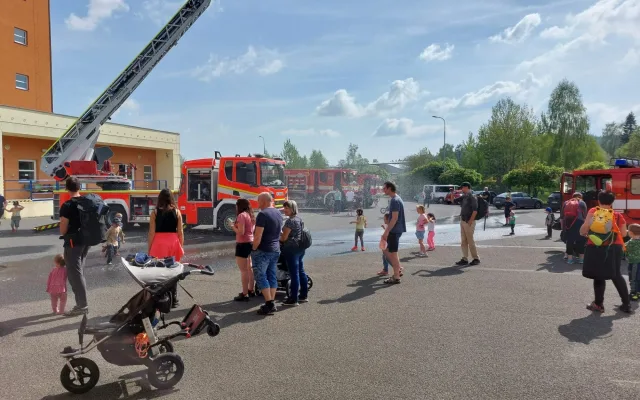 Profesionální hasiči otevírají v neděli pro veřejnost všechny stanice v kraji
