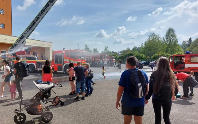Profesionální hasiči otevírají v neděli pro veřejnost všechny stanice v kraji