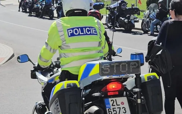Motorkáři zahájili sezónu v Dlouhém Mostě. Na bohoslužbu a žehnání jich přijelo přes 150