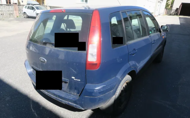 Srážka auta s cyklistkou v Malé Skále. Policisté hledají důležitého svědka