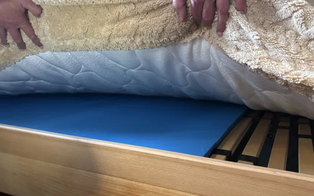 Speciální podložka se senzory, které hlídají řadu funkcí během spánku a odpočinku.