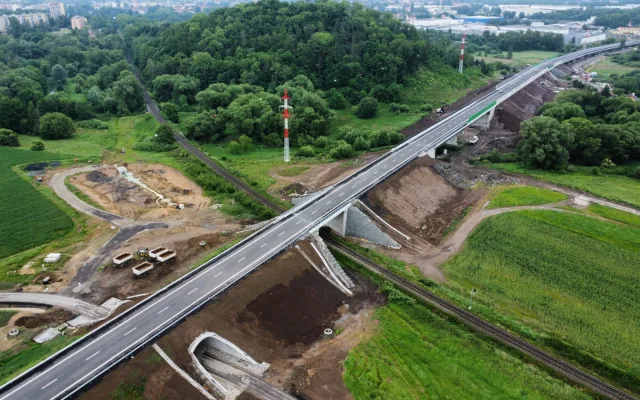Střední část obchvatu České Lípy je hotová, z města odvede část tranzitní dopravy