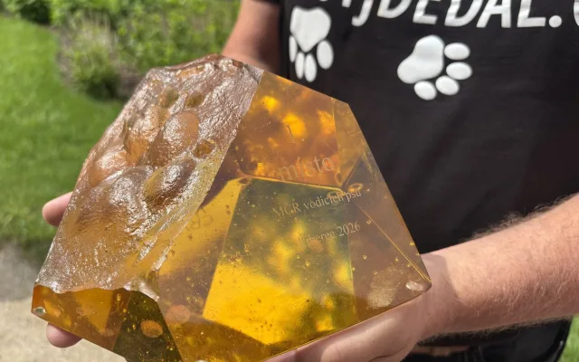 Tři nejlepší soutěžící si ze závodu odvezou originální cenu od skláře Filipa Lukavce.