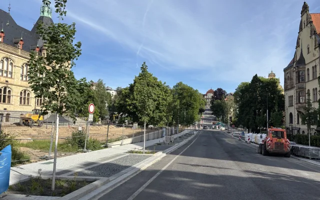Rekonstrukce Vítězné finišuje, kvůli pokládce finálního asfaltu je znovu pro dopravu uzavřena