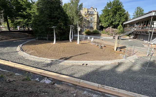 Rekonstrukce Vítězné finišuje, kvůli pokládce finálního asfaltu je znovu pro dopravu uzavřena