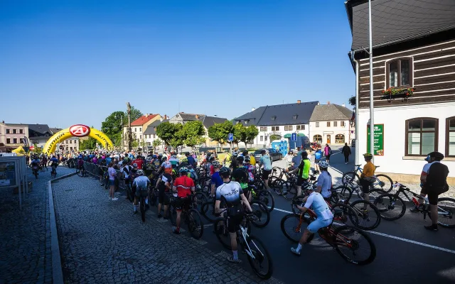 Malevil Cup startuje: téměř tisíc bikerů z jedenácti zemí míří do Lužických hor