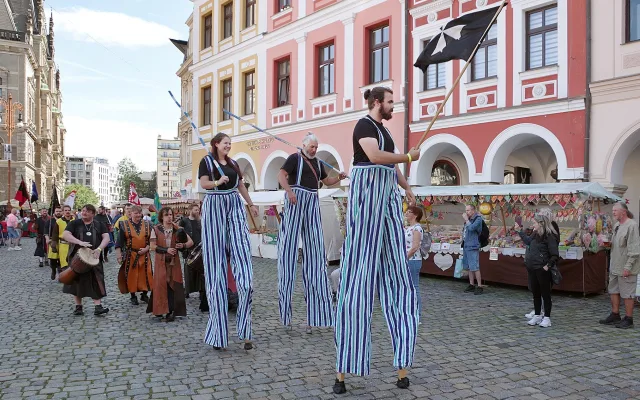 Liberecký jarmark přenese návštěvníky v čase. Dnes a zítra se koná před radnicí a v přilehlých ulicích