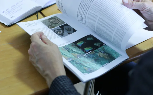 Permanentní videomapping na zdi muzea nebo nová venkovní galerie. Díky užší spolupráci univerzity a muzea