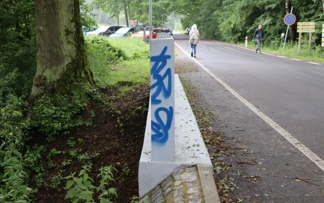 Sprejeři řádili ve skalním městě Hruboskalsko a Sedmihorkách. Pátrá po nich policie