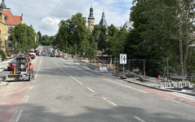 Vítězná ulice v Liberci je průjezdná bez omezení, práce především na přilehlém parku pokračují