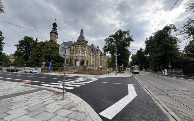 Vítězná ulice v Liberci je průjezdná bez omezení, práce především na přilehlém parku pokračují