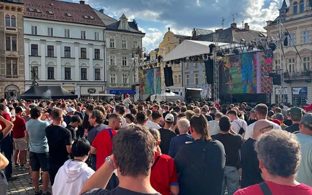 Liberec fandil Česku v boji proti JAR. Lidé zaplnili náměstí před radnicí
