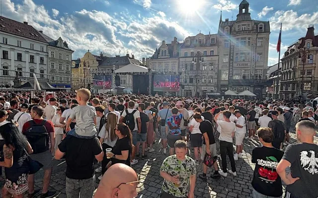 Liberec fandil Česku v boji proti JAR. Lidé zaplnili náměstí před radnicí