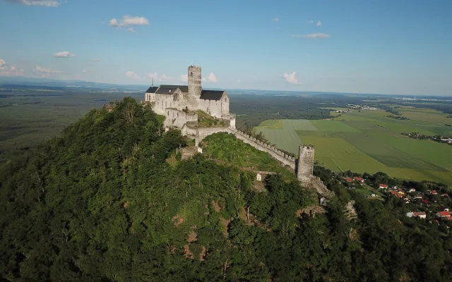 Ozdobou kaple hradu Bezděz bude opět soška slavné Černé madony montserratské