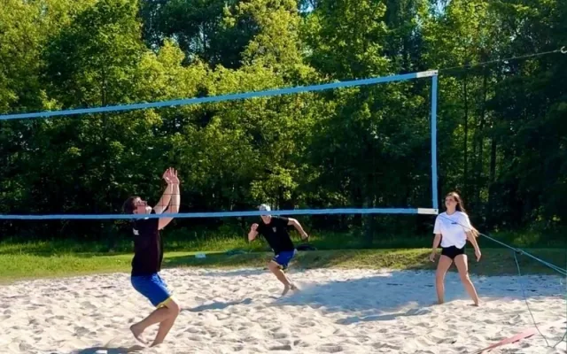 Sportoviště v Jablonci mění tvář. Nový badminton i beachvolejbal