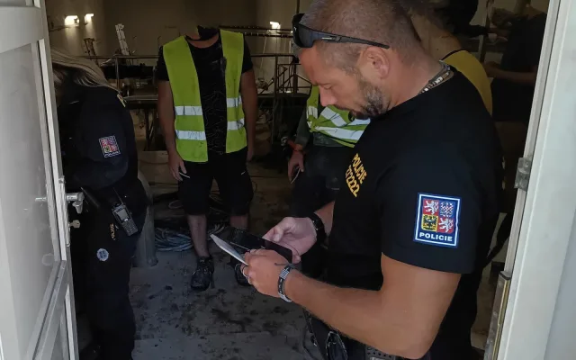 Policejní kontroly na stavbách. Sedm cizinců v Libereckém kraji pracovalo nelegálně