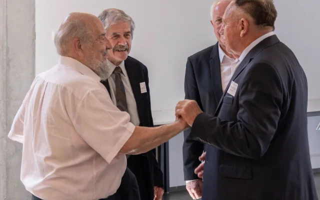 Historicky první zlaté promoce na liberecké univerzitě: Absolventi se vrátili po padesáti letech