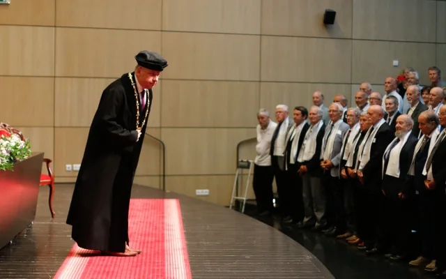 Historicky první zlaté promoce na liberecké univerzitě: Absolventi se vrátili po padesáti letech