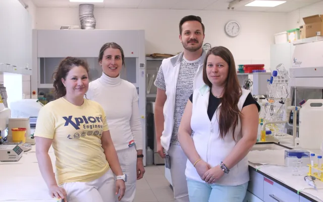 Biologická část týmu z TUL. Zleva: Kateřina Strnadová, Věra Jenčová, Maxim Lisnenko, Šárka Hauzerová.