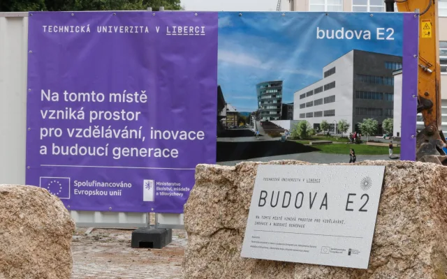 V Liberci začala stavba budovy za půl miliardy. Přestěhuje se sem fakulta i knihovna