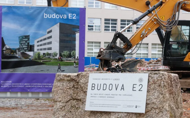 V Liberci začala stavba budovy za půl miliardy. Přestěhuje se sem fakulta i knihovna