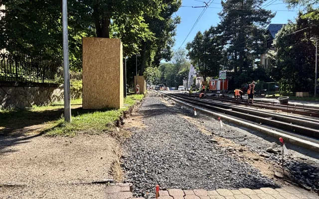 Stamilionová investice do tramvajových kolejí: V Masarykově ulici se staví a posouvají se zastávky
