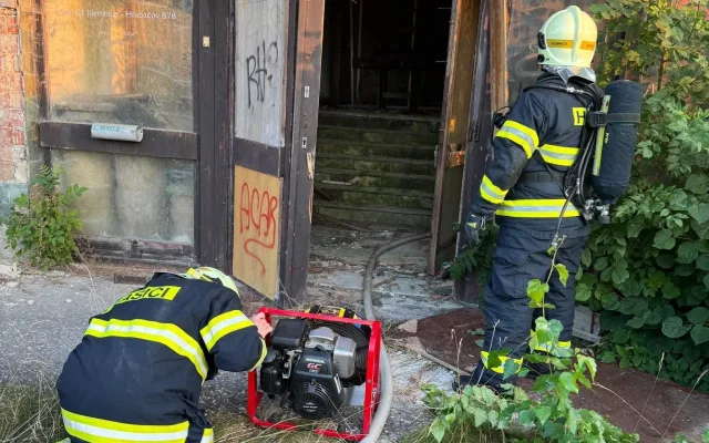 Požár v Hrabačově. Hořelo ve vybydleném hotelu Cedron