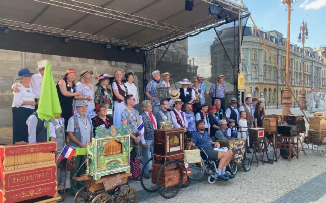 Rozmanité cimprkaslíky i žertovný průvod. Do Liberce se vracejí flašinetáři