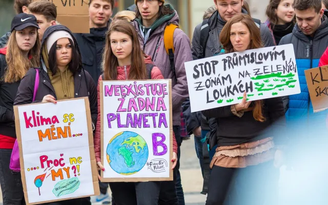 Studenti stávkovali za klima před libereckou radnicí