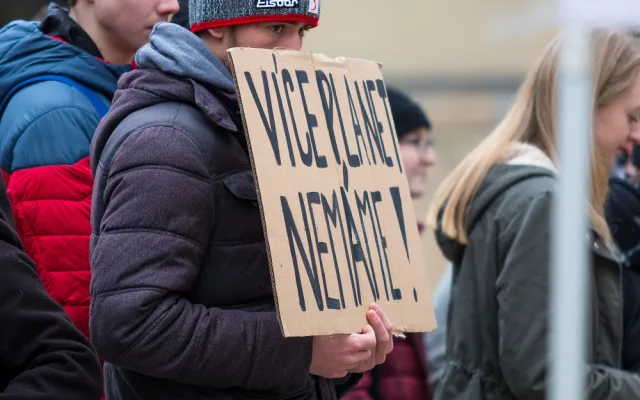 Studenti stávkovali za klima před libereckou radnicí