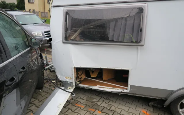 Autu se za jízdy odpojil přívěs