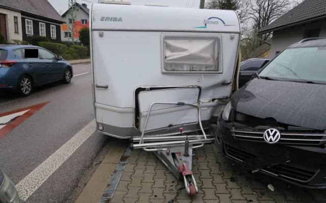 Autu se za jízdy odpojil přívěs