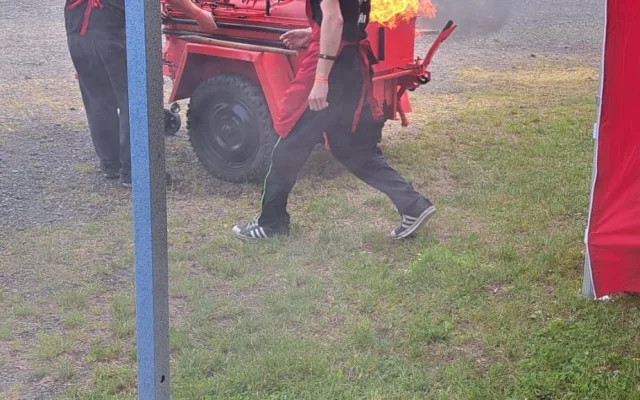 Polní kuchyň v plamenech