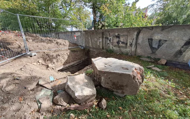 Odhalené hroby a kostry v parku Budyšínská