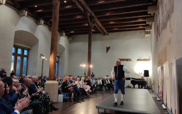 Netradiční přehlídka historických kostýmů připomněla závažnost rakoviny. Modely se stali sami pacienti