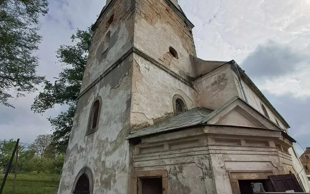 Snášení věžních hodin z kostela sv. Maxmilána v Křižanech