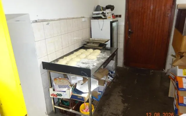Špína, odpadky a hrozba škůdců. Inspekce v Kořenově zavřela část restaurace U Zvonku