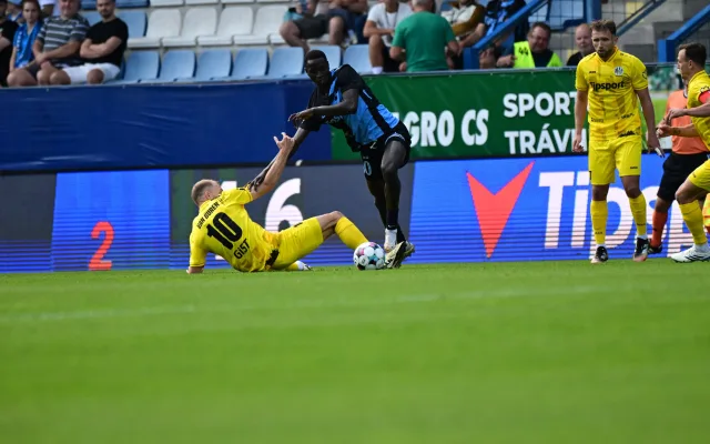 Slovan zvládl dlouhou přesilovku, Hradec doma U Nisy porazil 2:0
