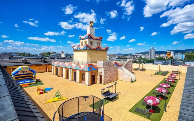 Havajská rozlučka s létem v CENTRU BABYLON: poslední prázdninová neděle bude patřit tanci, bubnům a zábavě