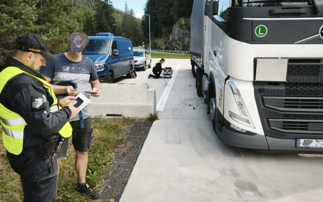 Lovy na nelegální migranty v kraji: Policisté nasadili i detektor srdce