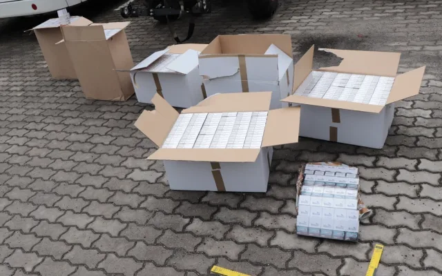 Tři roky natvrdo za kufr auta plný cigaret? Cizinec na hranicích narazil na hlídku