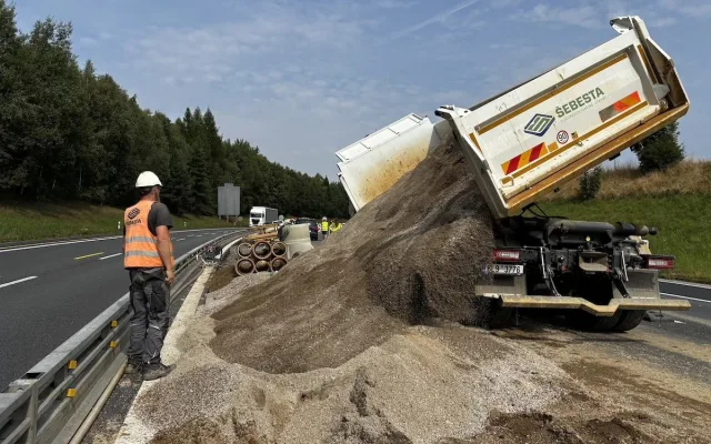 Omezení na průtahu potrvá do listopadu. Od září se pojede jen dvěma pruhy