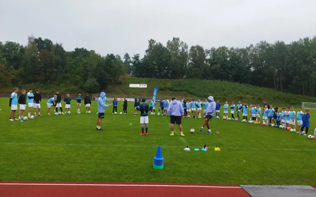 Španělská fotbalová škola ve Frýdlantu: Děti i trenéry školil slavný Espanyol
