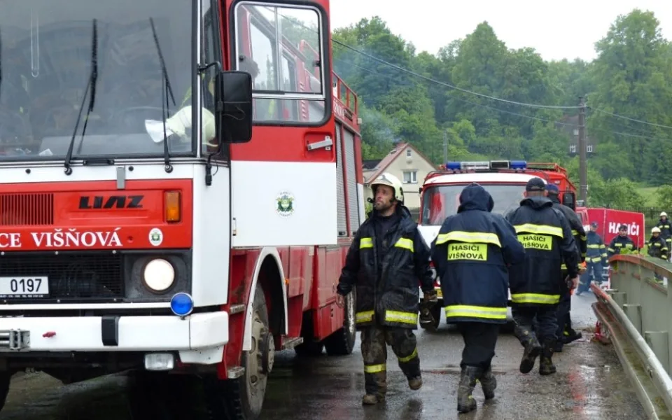 Hasičů zasahovalo téměř 400. Foto: HZSLK
