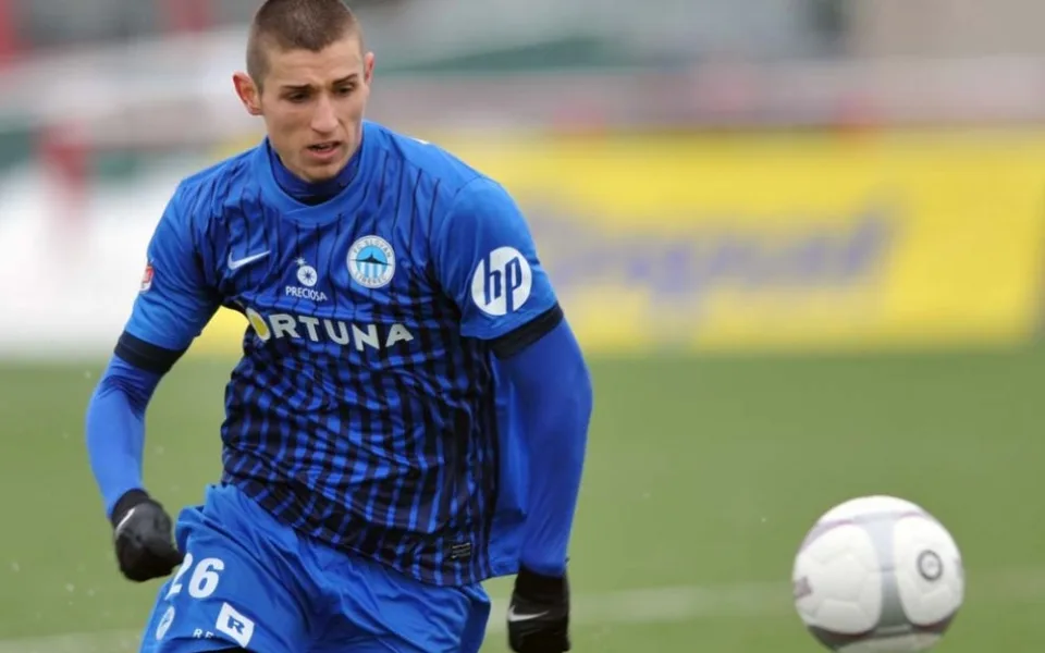 Lukáš Szabo v zimním zápase Tipsport ligy v dresu Slovanu. Foto: Jaroslav Appeltauer