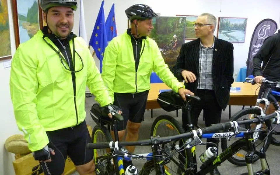 Policisté převzali nová horská kola. Foto: Policie ČR